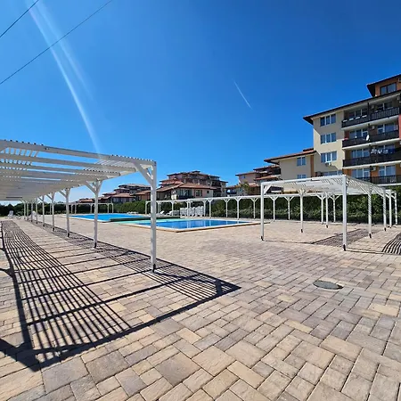 Apartament трехкомнатный с видом на море Aheloi