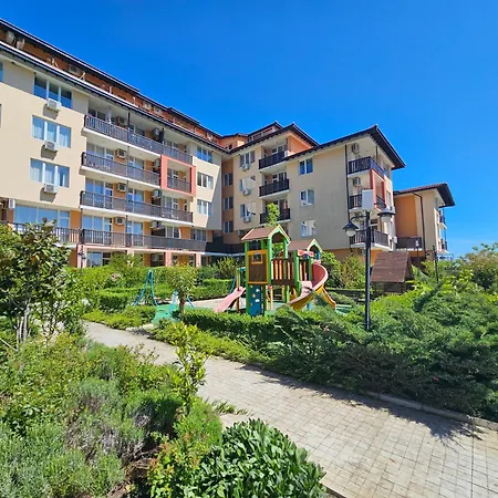 Apartament трехкомнатный с видом на море