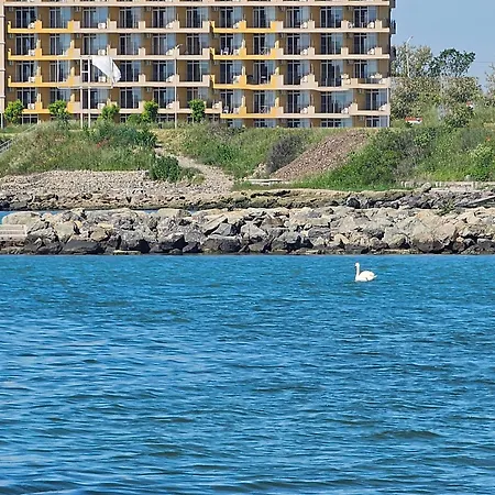 трехкомнатный с видом на море Aheloi