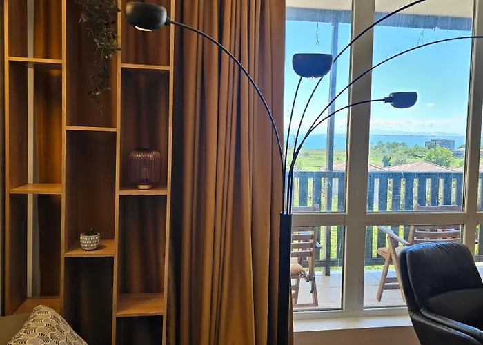 Apartament трехкомнатный с видом на море