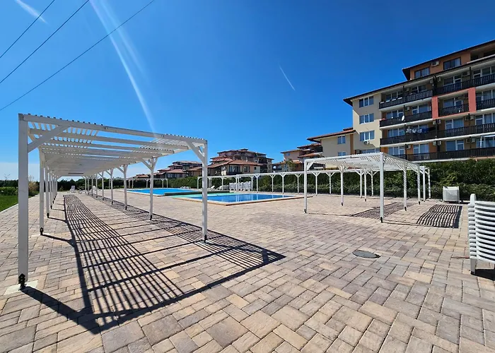 Apartament трехкомнатный с видом на море Aheloi