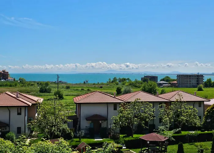 Apartament трехкомнатный с видом на море Aheloi