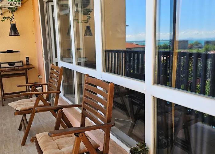 трехкомнатный с видом на море Apartament Aheloi