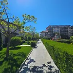 трехкомнатный с видом на море Апартамент *