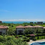 Апартамент трехкомнатный с видом на море Ахелой