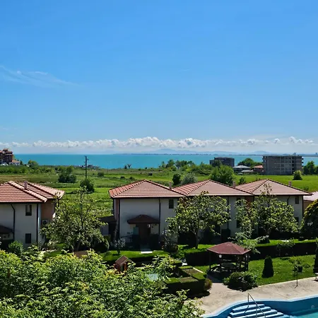 Apartamento трехкомнатный с видом на море Aheloy