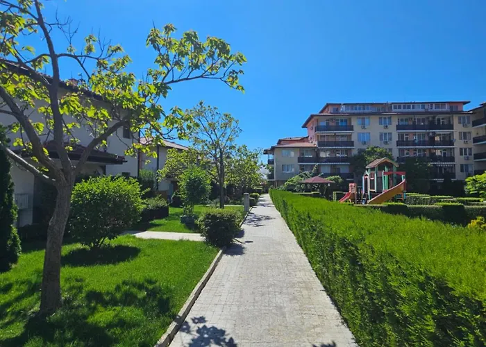 трехкомнатный с видом на море Apartment *