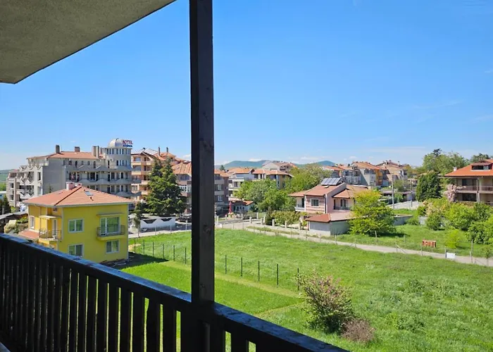 трехкомнатный с видом на море