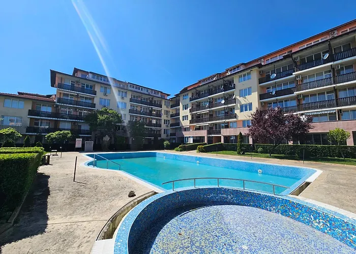 трехкомнатный с видом на море * Aheloy